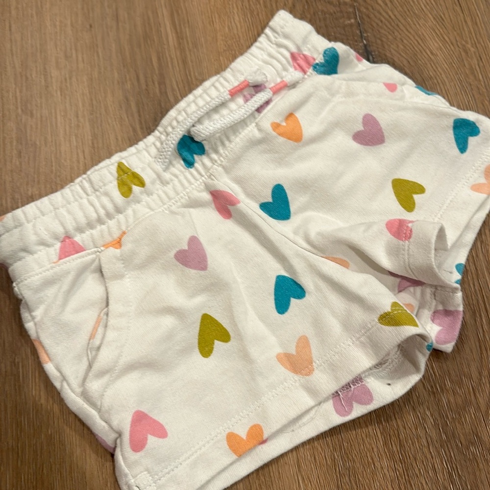 4T cat & Jack heart shorts
